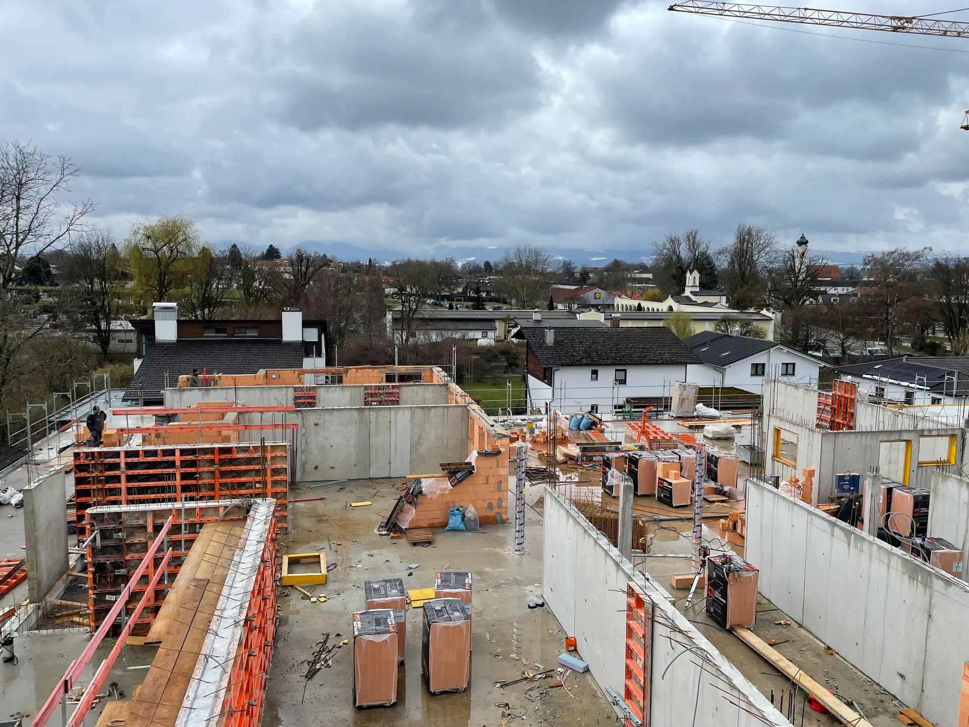 Rohbau mit Alpenblick, März 2026